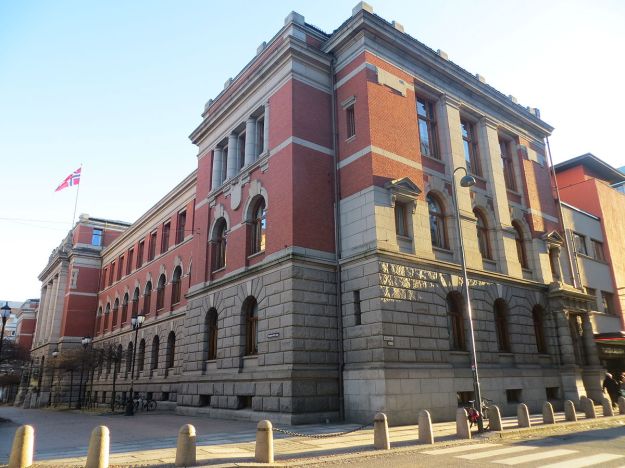 1200px-Oslo_IMG_3980_Supreme_Court