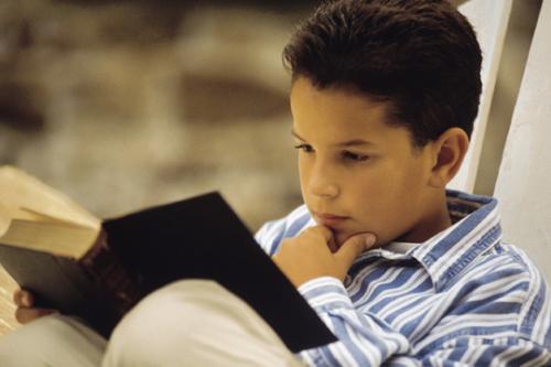 Niño-leyendo-singles-con-hijos1