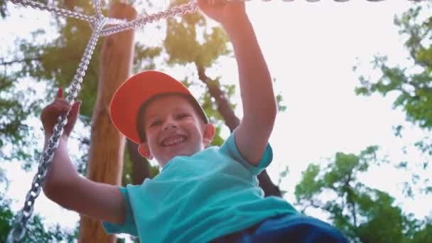 depositphotos_197132676-stockvideo-5-jarige-jongen-in-een