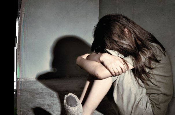 kulotlu_corabi_yariya_kadar_inmis_bir_kiz_cocugu_h5034_ae964