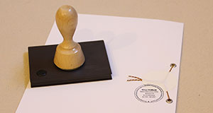 Stempel-mit-Urkunde