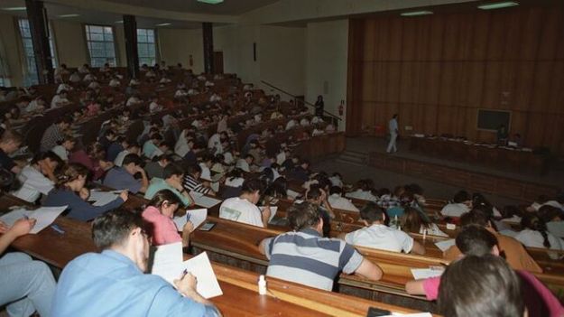 personas-realizan-examen-acceso-abogacia_EDIIMA20190408_0024_4