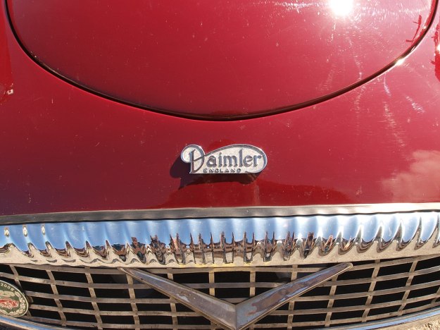 1050px-Daimler_England,_Swiss_licence_registration_ZG-1940_pic2.jpg